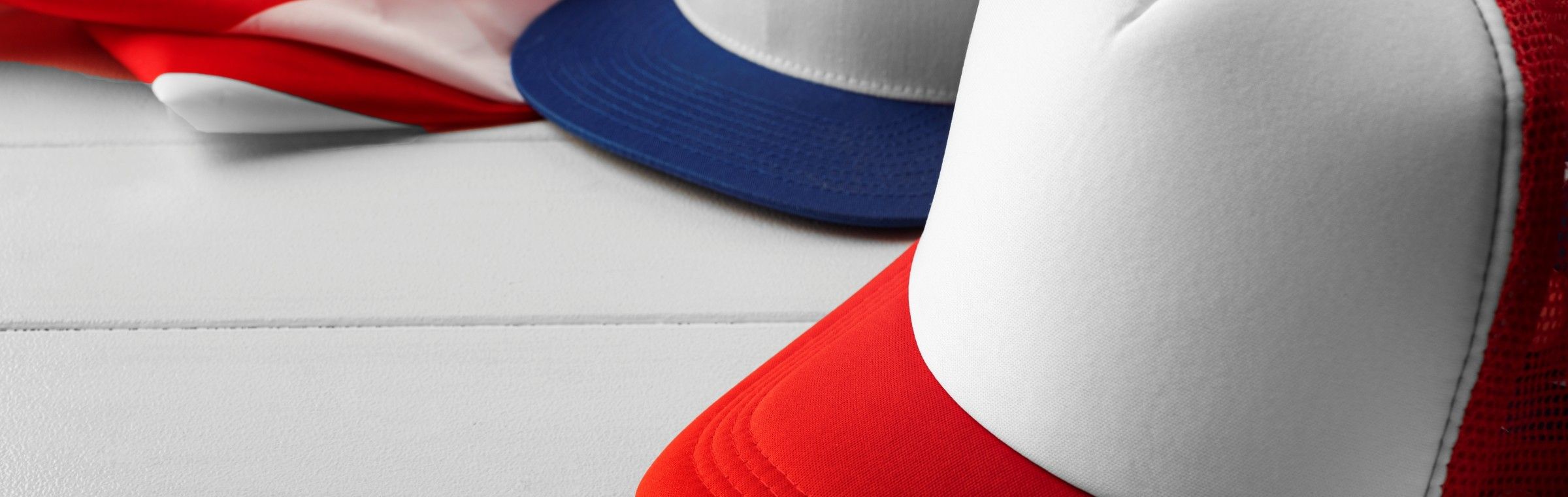 Cappies in blau und rot